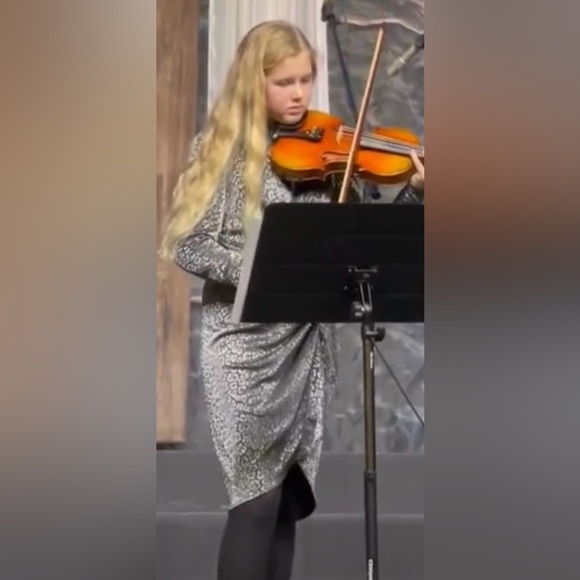 Calvin Klein sparkly dress, size 4 - Picture 2 of 11